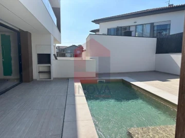 Moradia T4 para Venda em Turiz