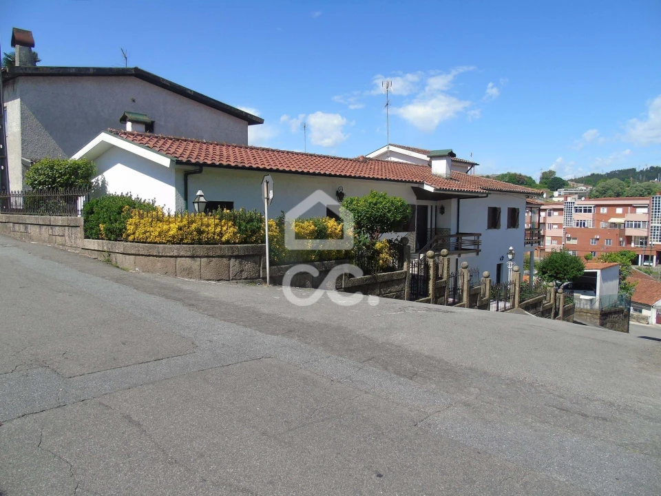 Moradia T4 para Venda em Selho (São Cristovão) Foto 1