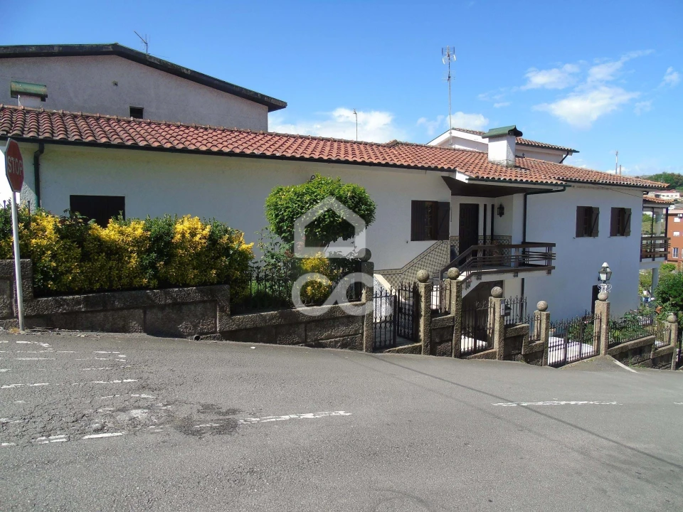 Moradia T4 para Venda em Selho (São Cristovão) Foto 3