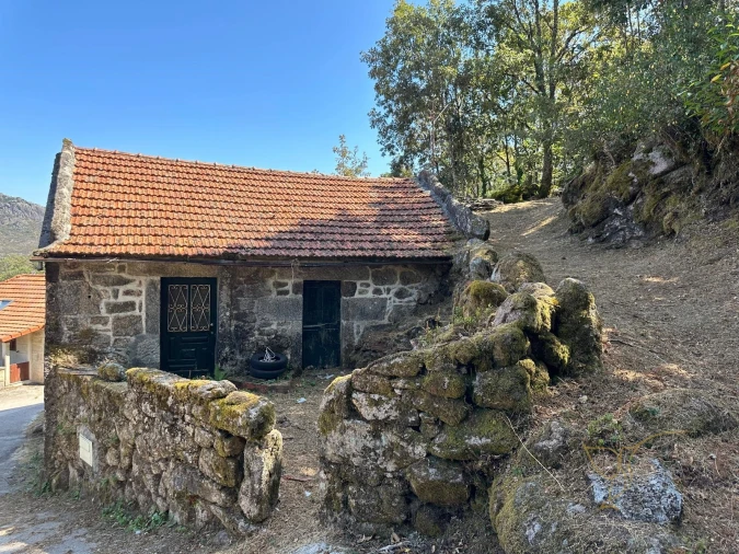 Moradia T0 para Venda em Castro Laboreiro e Lamas de Mouro Foto 6