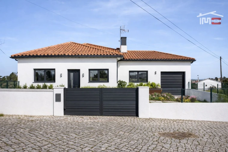 Moradia T3 para Venda em Nossa Senhora das Misericordias Foto 1