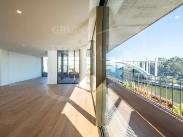 Apartamento T3 para Venda em Lordelo do Ouro e Massarelos