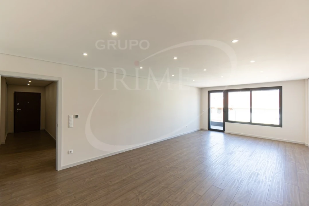 Apartamento T4 para Venda em Ramalde Foto 2