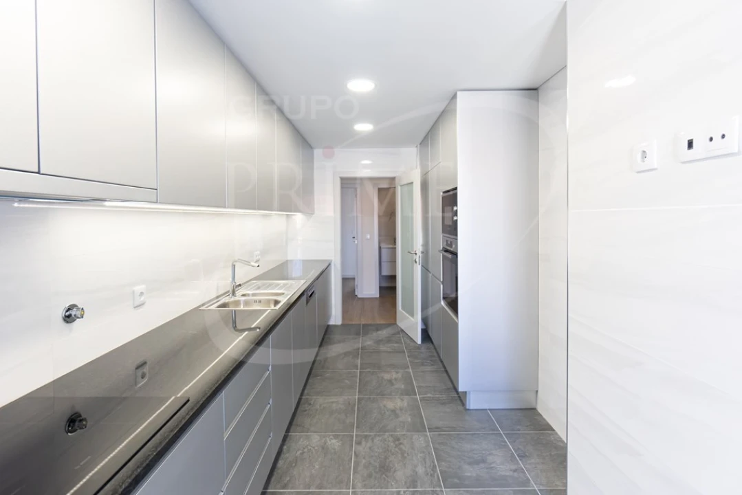 Apartamento T4 para Venda em Ramalde Foto 7