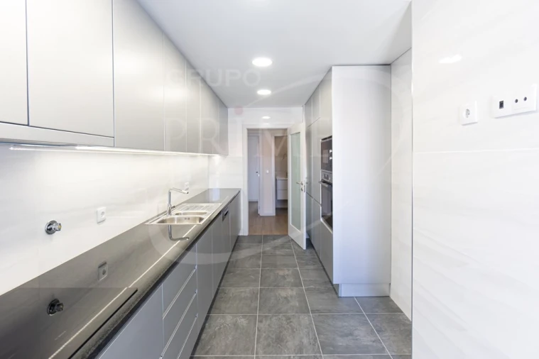 Apartamento T4 para Venda em Ramalde Foto 7