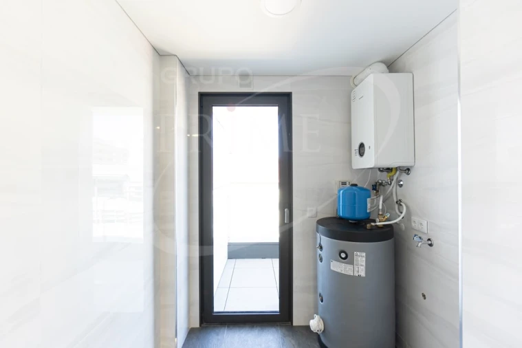 Apartamento T4 para Venda em Ramalde Foto 8