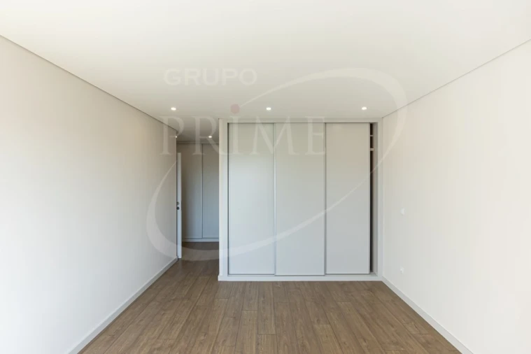 Apartamento T4 para Venda em Ramalde Foto 13