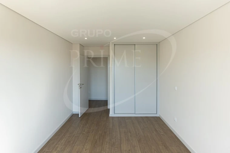Apartamento T4 para Venda em Ramalde Foto 15