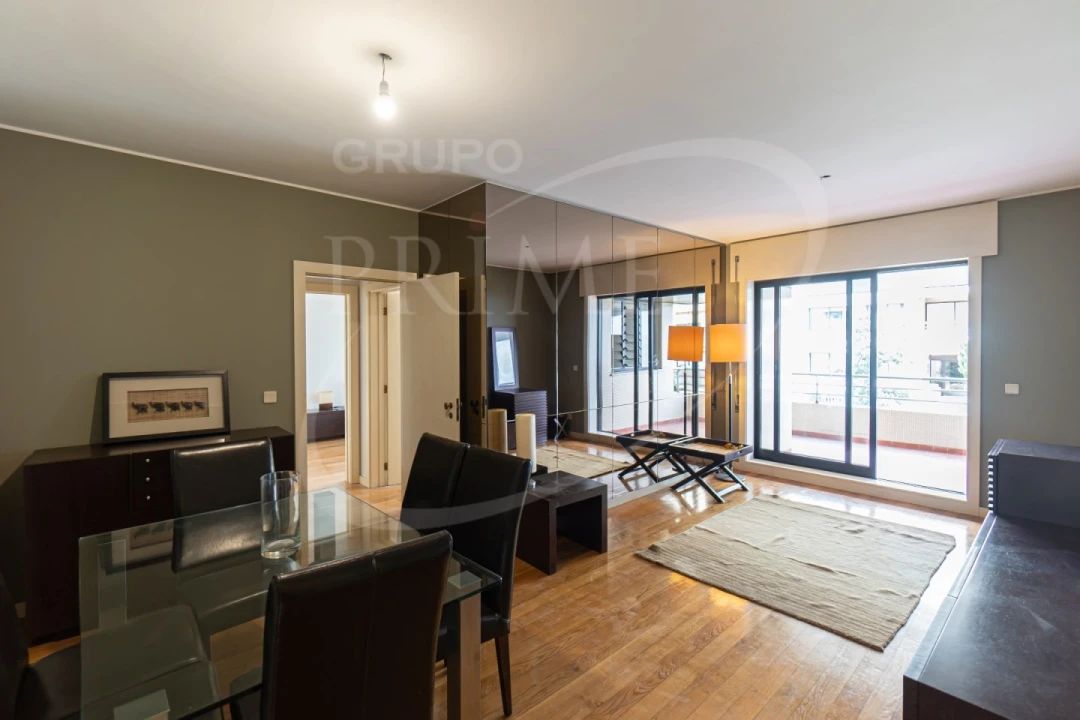 Apartamento T2 para Arrendamento em Aldoar, Foz do Douro e Nevogilde Foto 1