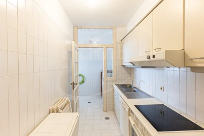Apartamento T2 para Arrendamento em Aldoar, Foz do Douro e Nevogilde
