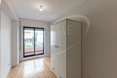 Apartamento T2 para Arrendamento em Aldoar, Foz do Douro e Nevogilde