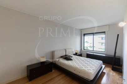 Apartamento T2 para Arrendamento em Aldoar, Foz do Douro e Nevogilde