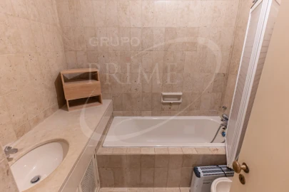 Apartamento T2 para Arrendamento em Aldoar, Foz do Douro e Nevogilde
