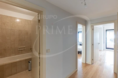 Apartamento T2 para Arrendamento em Aldoar, Foz do Douro e Nevogilde