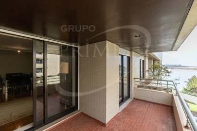 Apartamento T2 para Arrendamento em Aldoar, Foz do Douro e Nevogilde