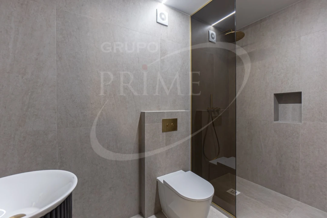 Apartamento T4 para Venda em Lordelo do Ouro e Massarelos Foto 6