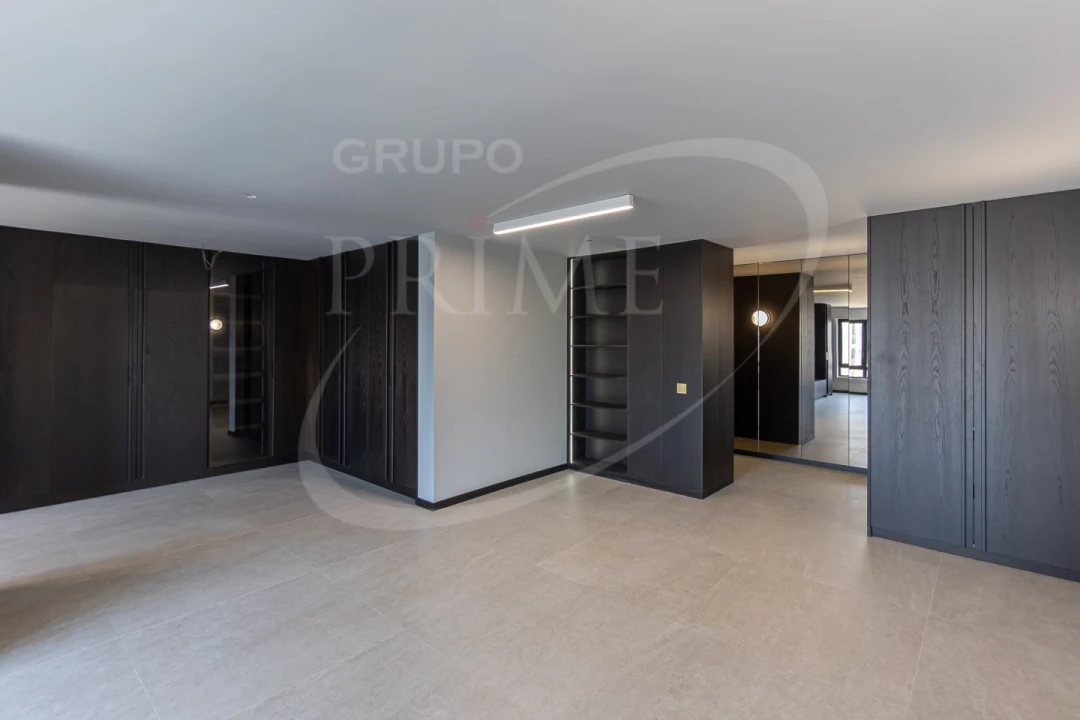 Apartamento T4 para Venda em Lordelo do Ouro e Massarelos Foto 12