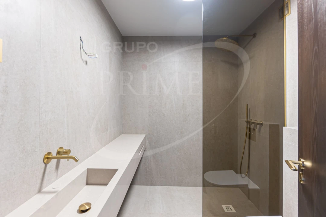 Apartamento T4 para Venda em Lordelo do Ouro e Massarelos Foto 13