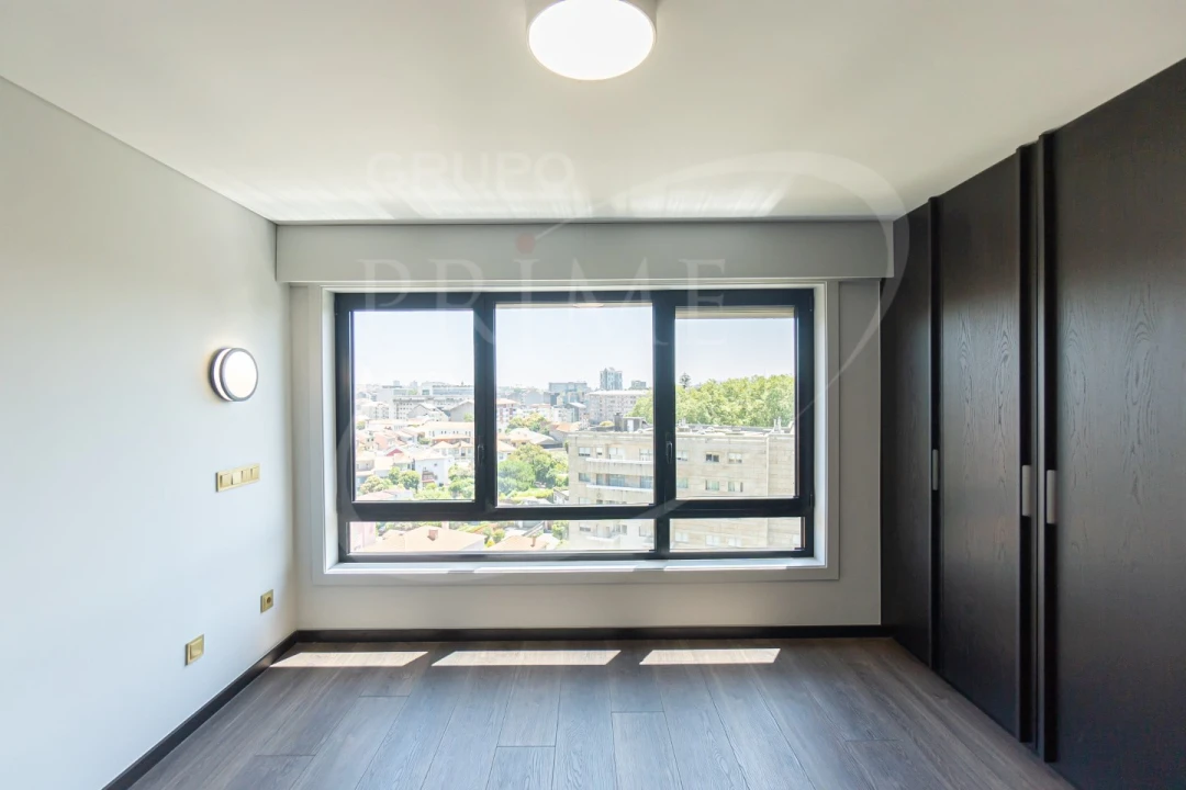 Apartamento T4 para Venda em Lordelo do Ouro e Massarelos Foto 15