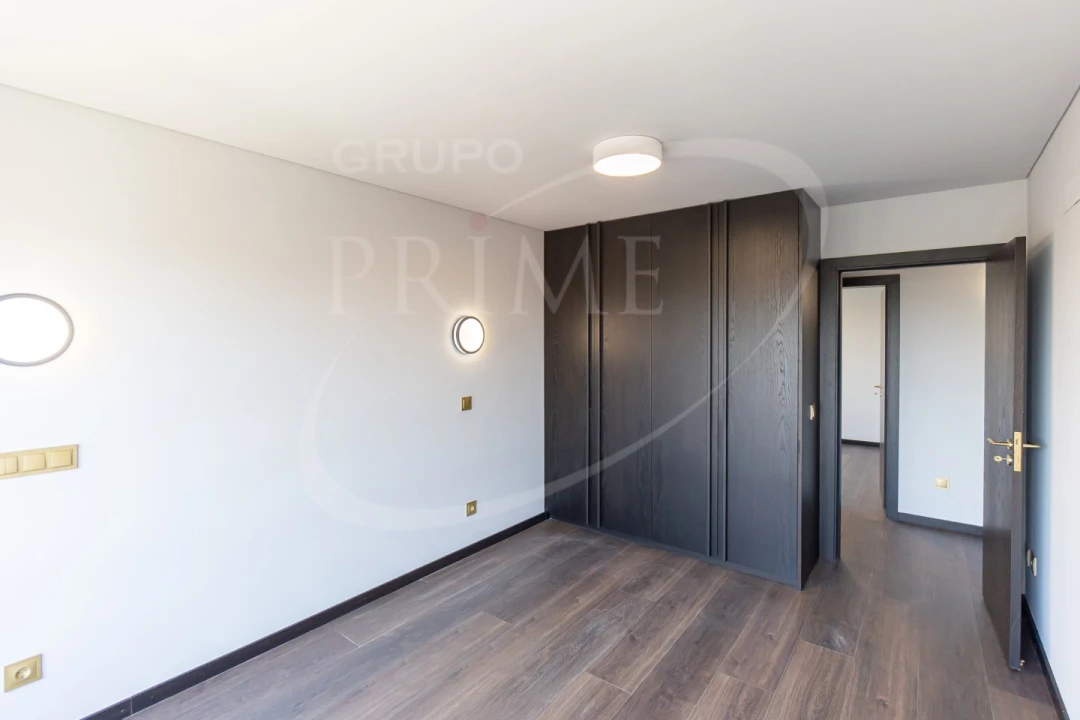 Apartamento T4 para Venda em Lordelo do Ouro e Massarelos Foto 19