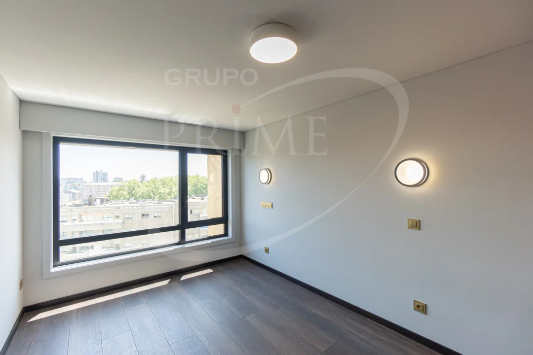 Apartamento T4 para Venda em Lordelo do Ouro e Massarelos Foto 20