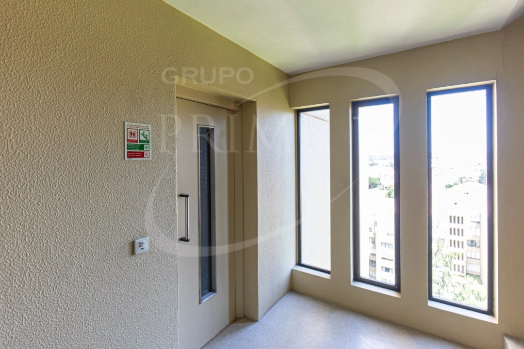 Apartamento T4 para Venda em Lordelo do Ouro e Massarelos Foto 29