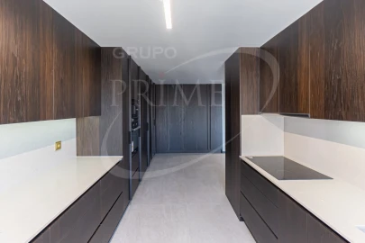 Apartamento T4 para Venda em Lordelo do Ouro e Massarelos