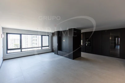 Apartamento T4 para Venda em Lordelo do Ouro e Massarelos