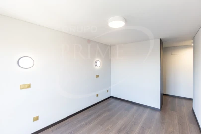 Apartamento T4 para Venda em Lordelo do Ouro e Massarelos