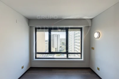 Apartamento T4 para Venda em Lordelo do Ouro e Massarelos