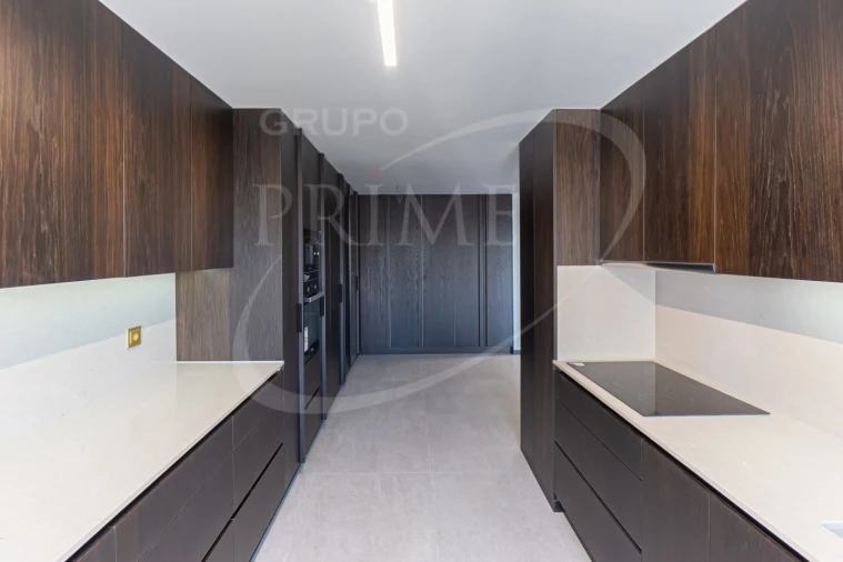 Apartamento T4 para Venda em Lordelo do Ouro e Massarelos Foto 3