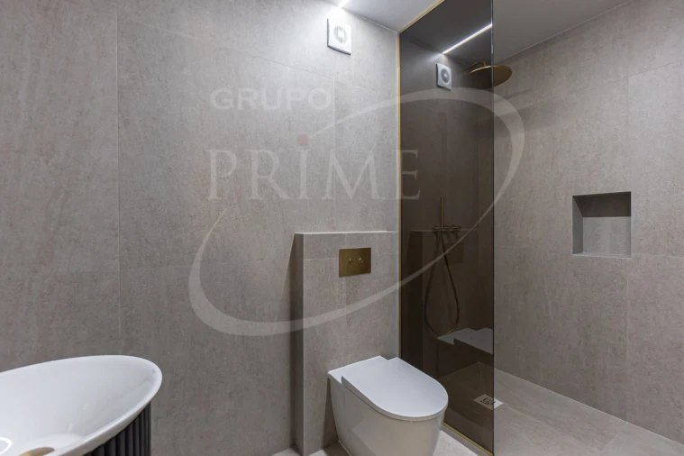 Apartamento T4 para Venda em Lordelo do Ouro e Massarelos Foto 6