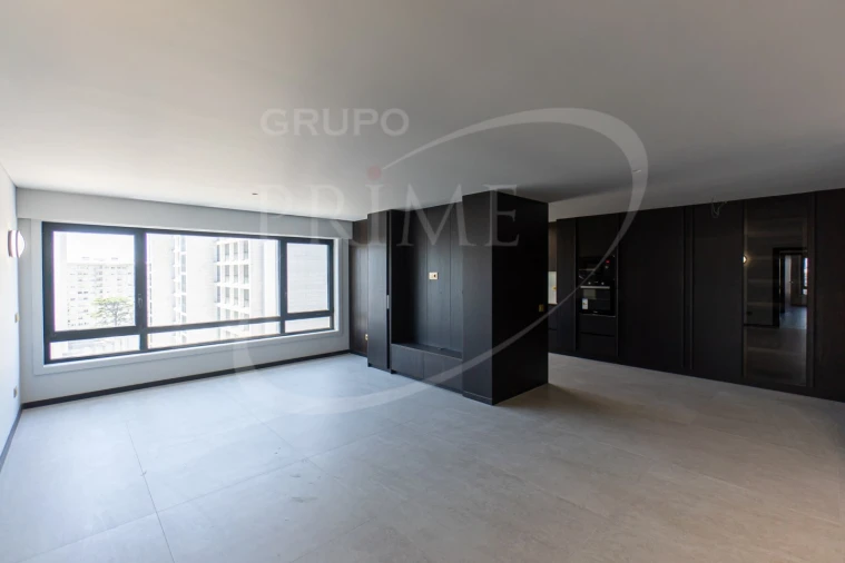 Apartamento T4 para Venda em Lordelo do Ouro e Massarelos Foto 7