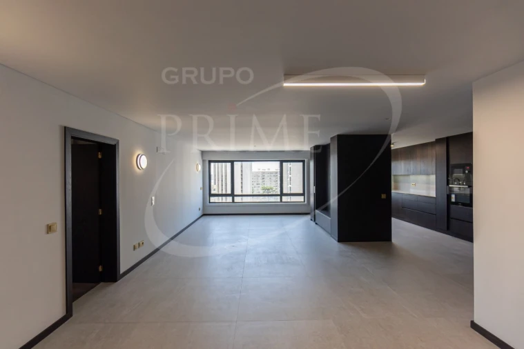 Apartamento T4 para Venda em Lordelo do Ouro e Massarelos Foto 8