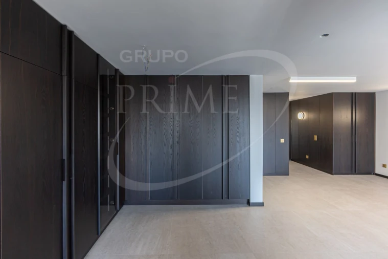 Apartamento T4 para Venda em Lordelo do Ouro e Massarelos Foto 11