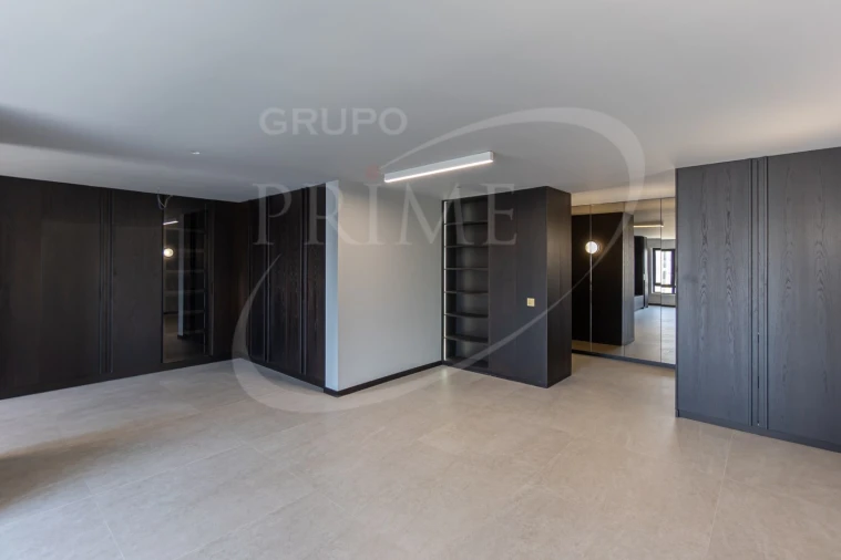 Apartamento T4 para Venda em Lordelo do Ouro e Massarelos Foto 12