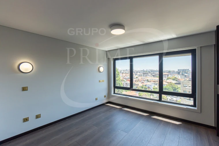 Apartamento T4 para Venda em Lordelo do Ouro e Massarelos Foto 14