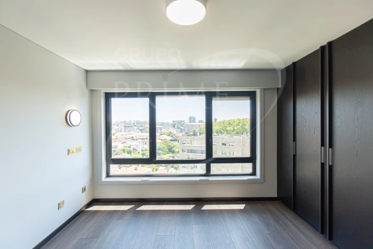 Apartamento T4 para Venda em Lordelo do Ouro e Massarelos Foto 15