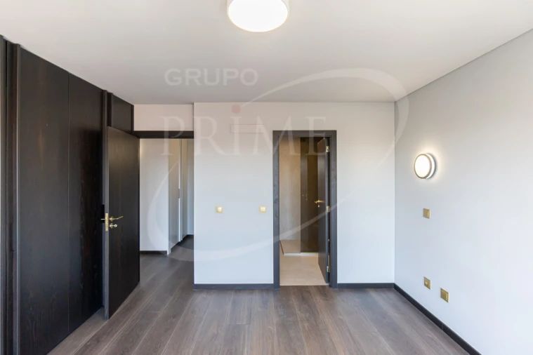 Apartamento T4 para Venda em Lordelo do Ouro e Massarelos Foto 16