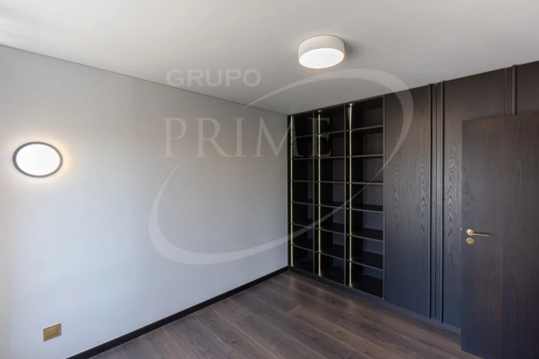 Apartamento T4 para Venda em Lordelo do Ouro e Massarelos Foto 25