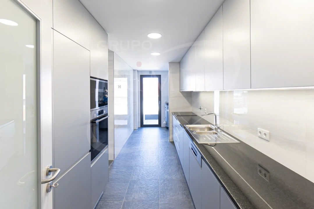 Apartamento T3 para Venda em Cedofeita, Santo Ildefonso, Sé, Miragaia, São Nicolau e Vitória Foto 5