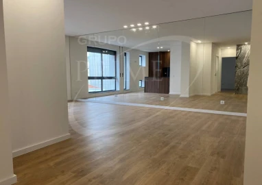 Apartamento T4 para Venda em Cedofeita, Santo Ildefonso, Sé, Miragaia, São Nicolau e Vitória