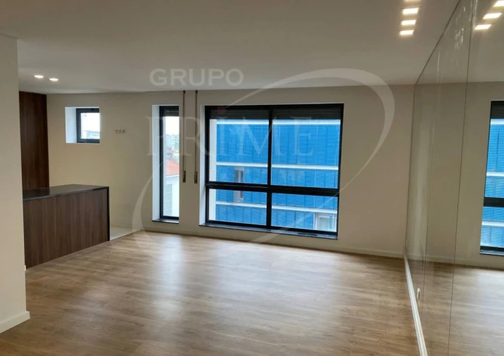 Apartamento T4 para Venda em Cedofeita, Santo Ildefonso, Sé, Miragaia, São Nicolau e Vitória Foto 3