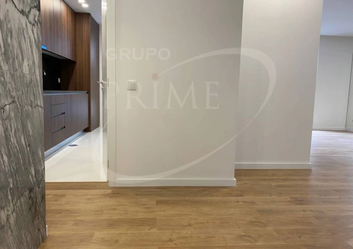 Apartamento T4 para Venda em Cedofeita, Santo Ildefonso, Sé, Miragaia, São Nicolau e Vitória Foto 4