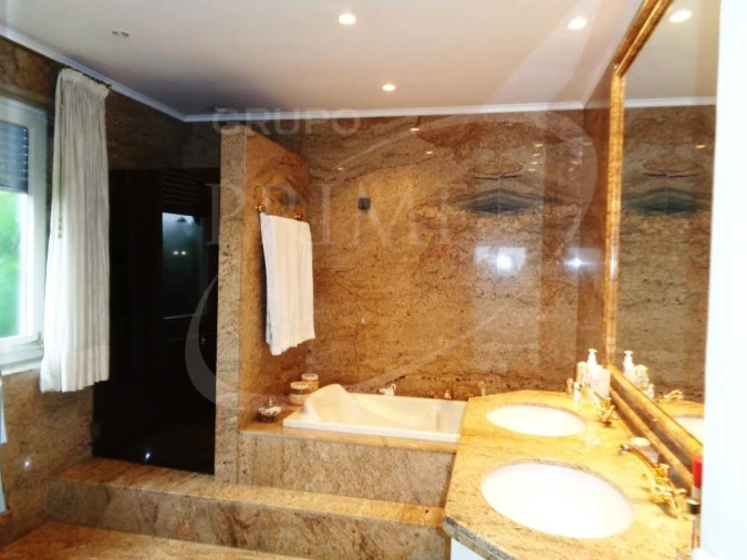 Moradia T5 para Venda em Canelas Foto 24