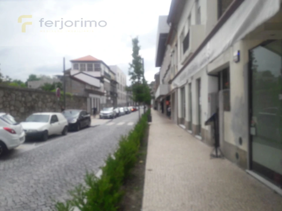 Prédio para Venda em Oliveira, São Paio e São Sebastião Foto 1