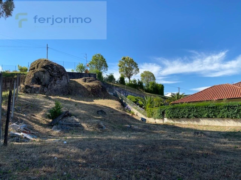 Terreno para Venda em Urgezes Foto 1