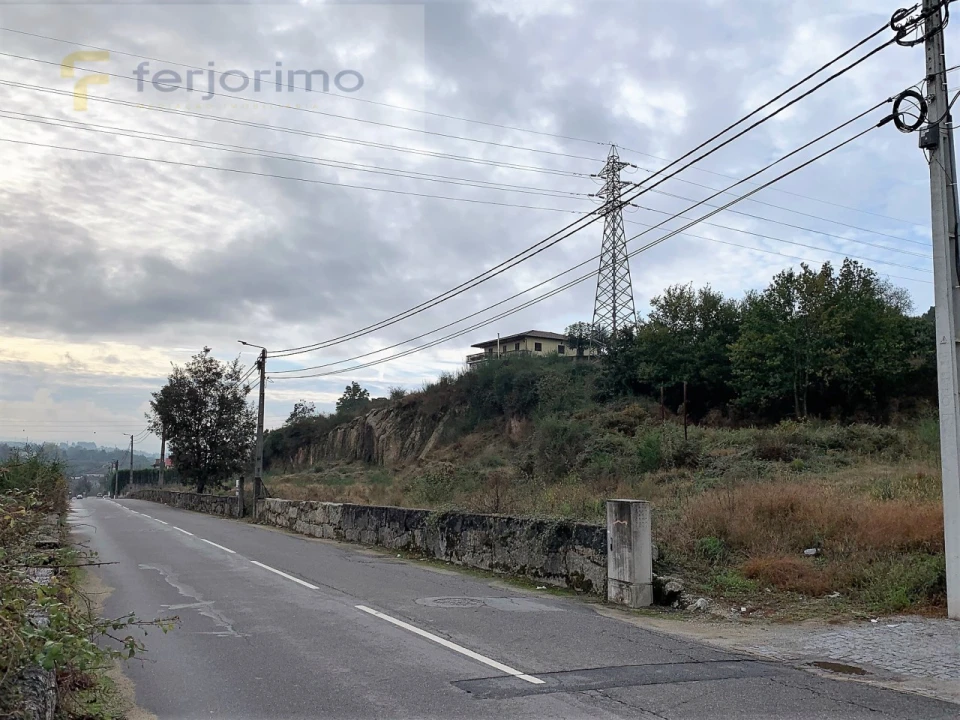Terreno para Venda em Ronfe Foto 1