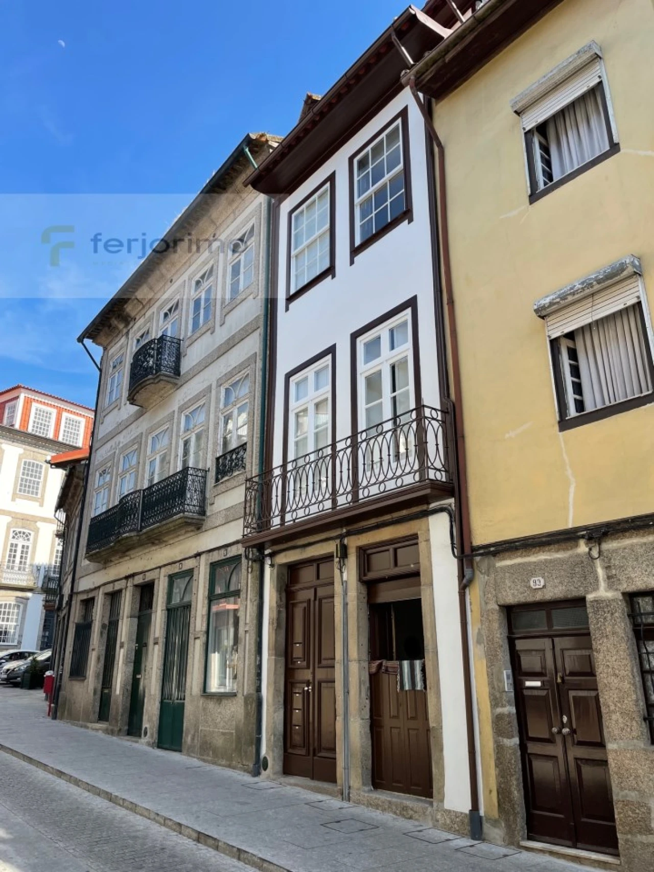 Prédio para Venda em Oliveira, São Paio e São Sebastião Foto 1