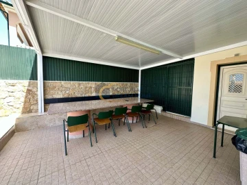 Moradia T8 para Venda em Albufeira e Olhos de Água